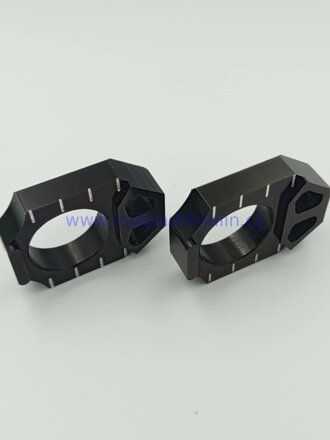  Motoadrenalin dorazy zadní osy (REAR AXLE BLOCK) Honda  CR 125/250 02-07, CRF 250/450 02-25 Black černé