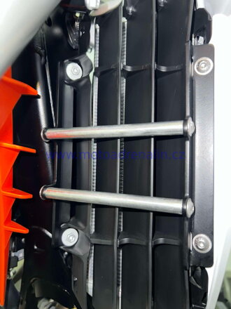 Motoadrenalin výstuhy chladičů KTM SX 125/150/250/300 23-25 SXF 250/350/450 23-25 Husqvarna TC 125/150/250 23-25 FC 250/350/450 23-25