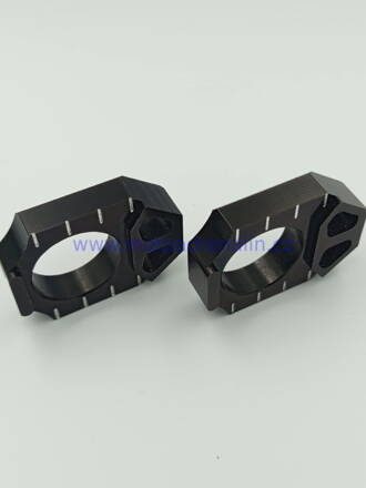  Motoadrenalin dorazy zadní osy (REAR AXLE BLOCK) Honda  CR 125/250 02-07, CRF 250/450 02-25 Black černé